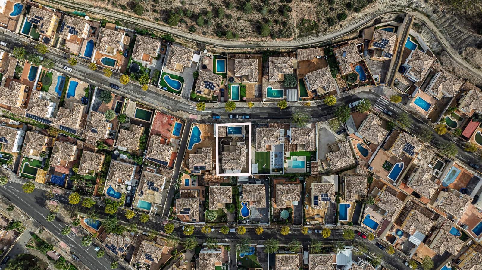 5 bedroom Villa for sale in Aspe with garage - € 369,900 (Ref: 9677419)