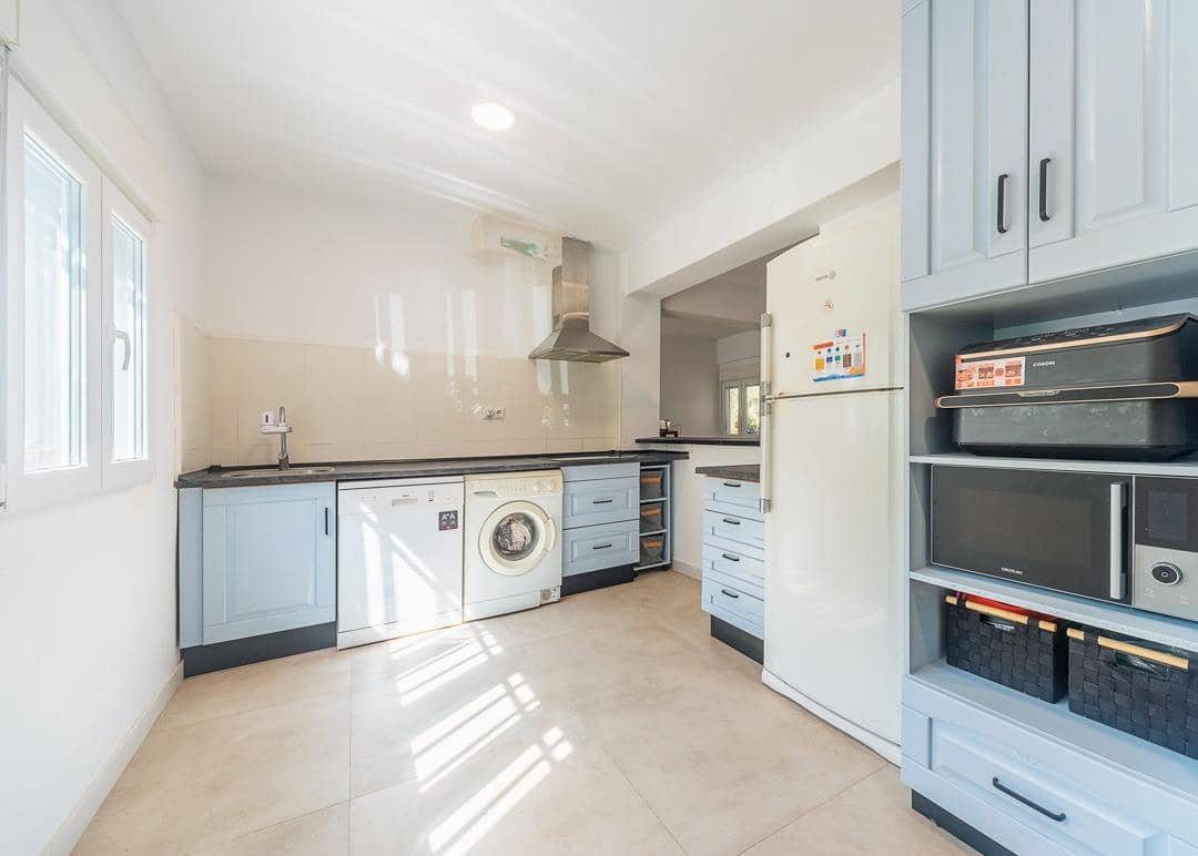 4 bedroom Apartment for sale in Alicante / Alacant city - € 259,000 (Ref: 9679801)