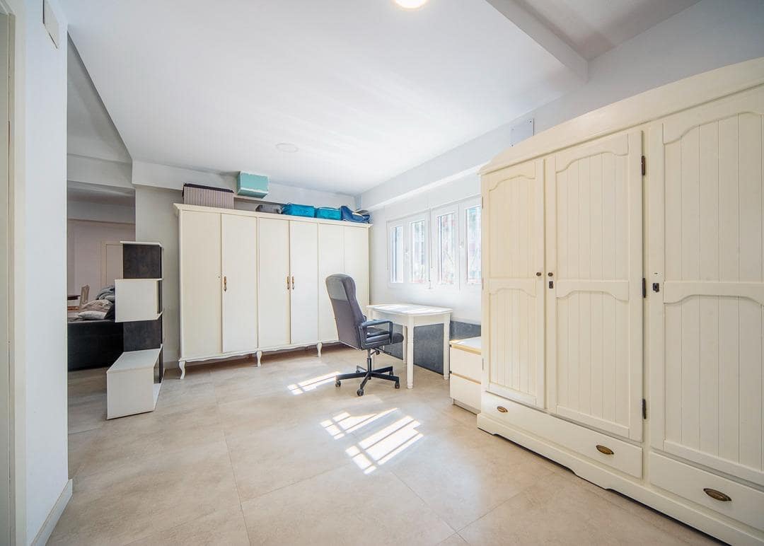 4 bedroom Apartment for sale in Alicante / Alacant city - € 259,000 (Ref: 9679801)