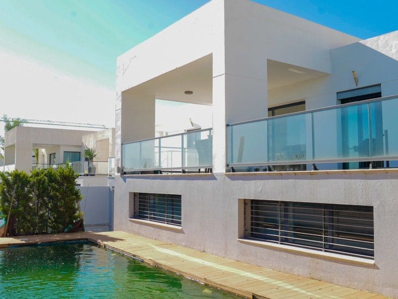 Chalet de 4 habitaciones en Polop en alquiler con piscina garaje - 2.500 € (Ref: 9679802)