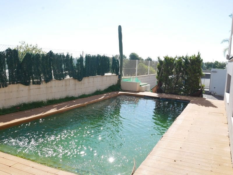 Chalet de 4 habitaciones en Polop en alquiler con piscina garaje - 2.500 € (Ref: 9679802)