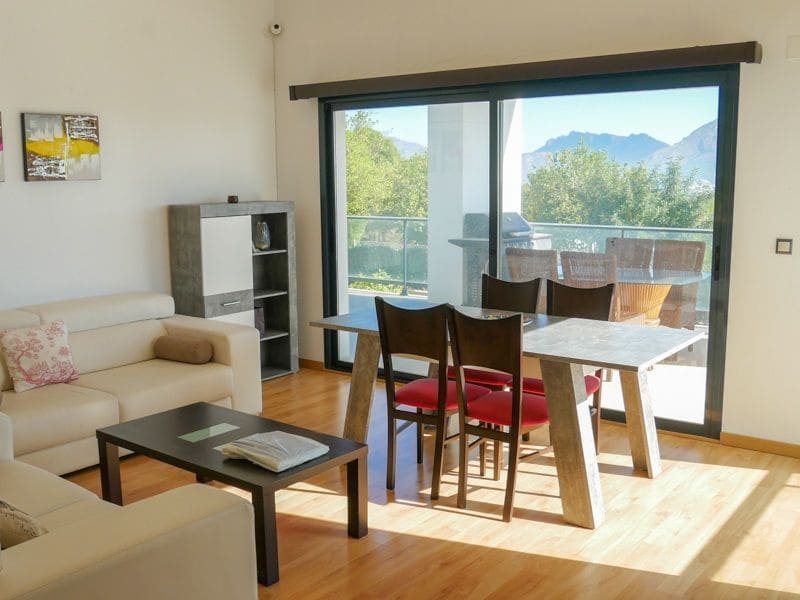 Chalet de 4 habitaciones en Polop en alquiler con piscina garaje - 2.500 € (Ref: 9679802)