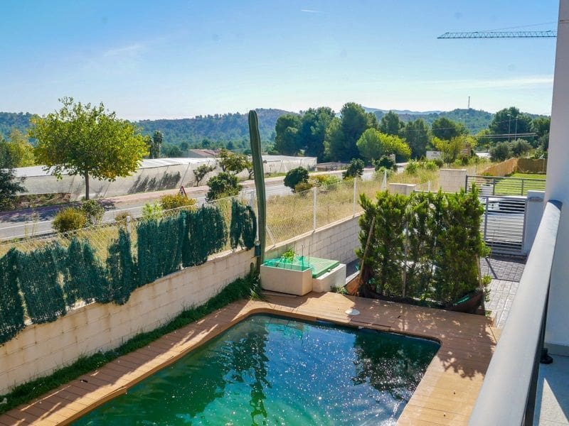 Chalet de 4 habitaciones en Polop en alquiler con piscina garaje - 2.500 € (Ref: 9679802)