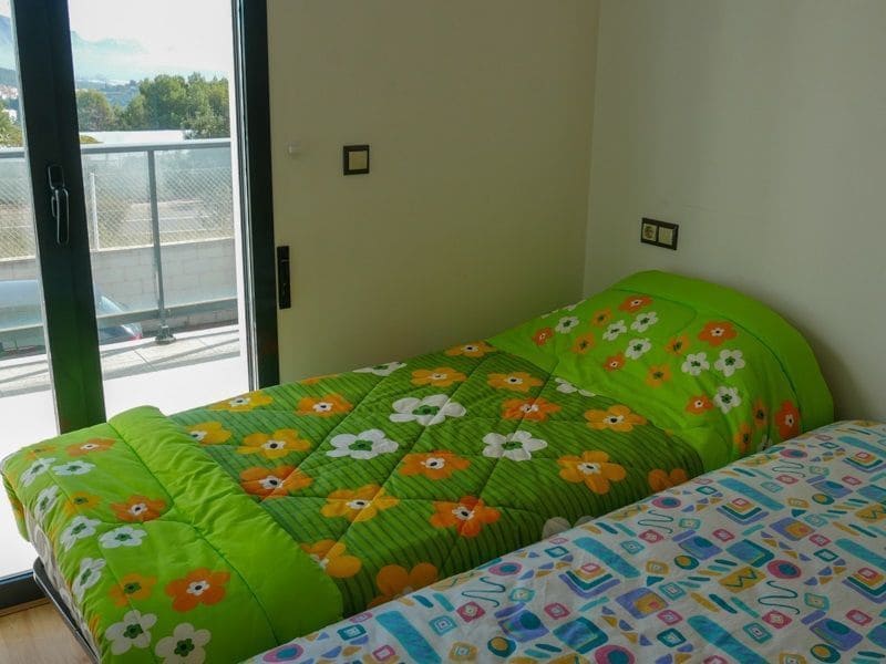 Chalet de 4 habitaciones en Polop en alquiler con piscina garaje - 2.500 € (Ref: 9679802)