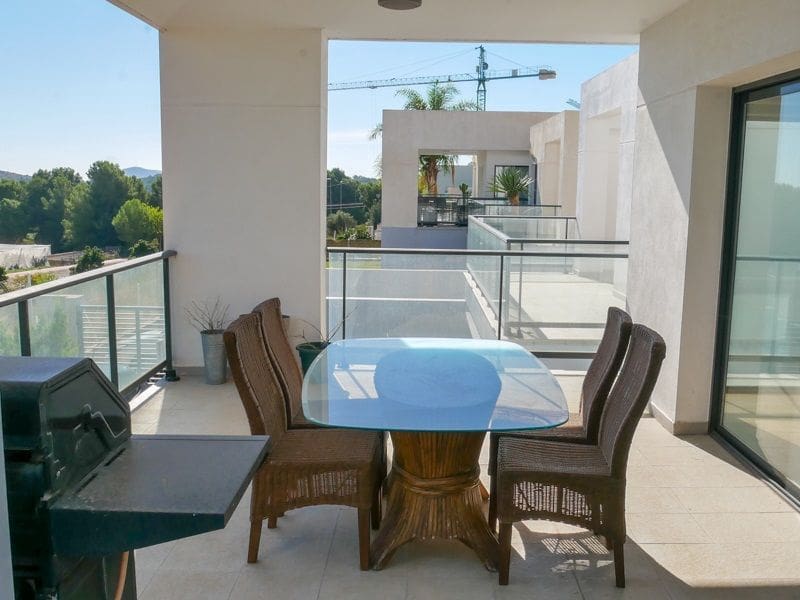 Chalet de 4 habitaciones en Polop en alquiler con piscina garaje - 2.500 € (Ref: 9679802)