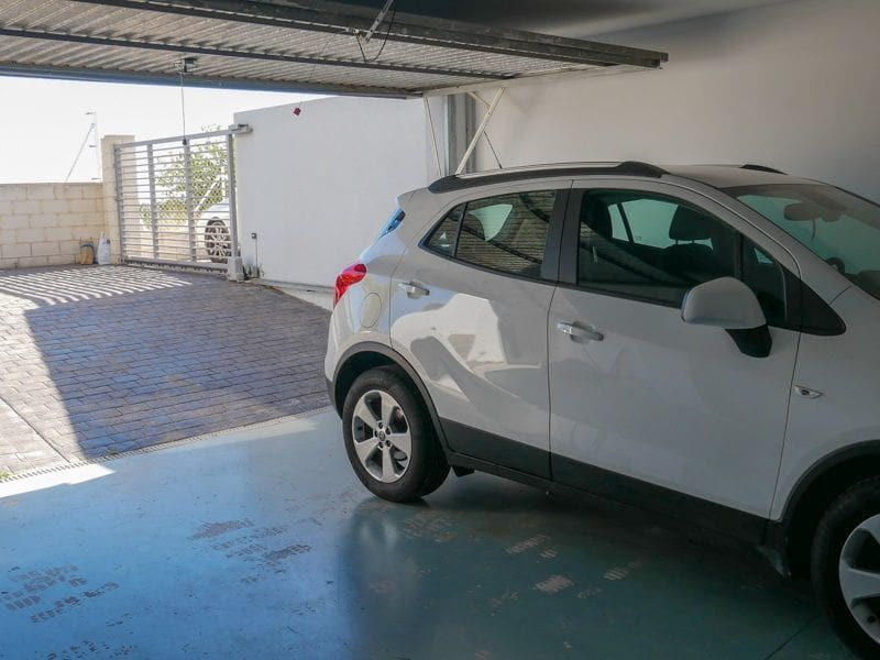 Chalet de 4 habitaciones en Polop en alquiler con piscina garaje - 2.500 € (Ref: 9679802)