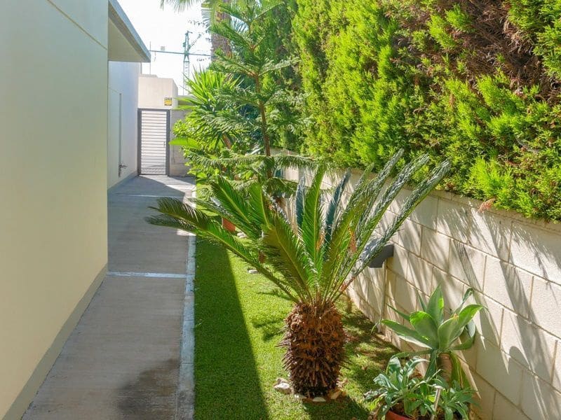 Chalet de 4 habitaciones en Polop en alquiler con piscina garaje - 2.500 € (Ref: 9679802)