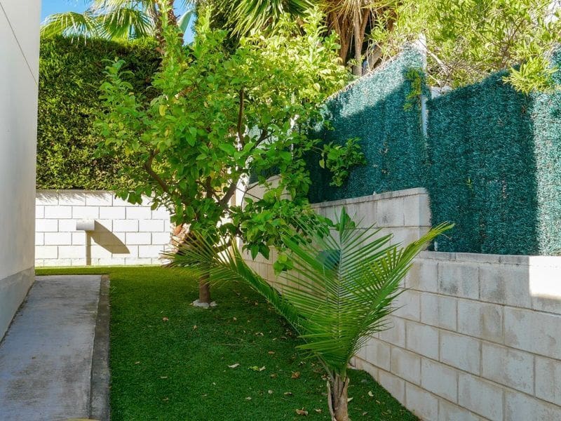 Chalet de 4 habitaciones en Polop en alquiler con piscina garaje - 2.500 € (Ref: 9679802)