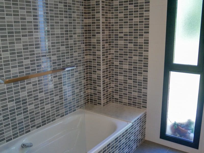 Chalet de 4 habitaciones en Polop en alquiler con piscina garaje - 2.500 € (Ref: 9679802)