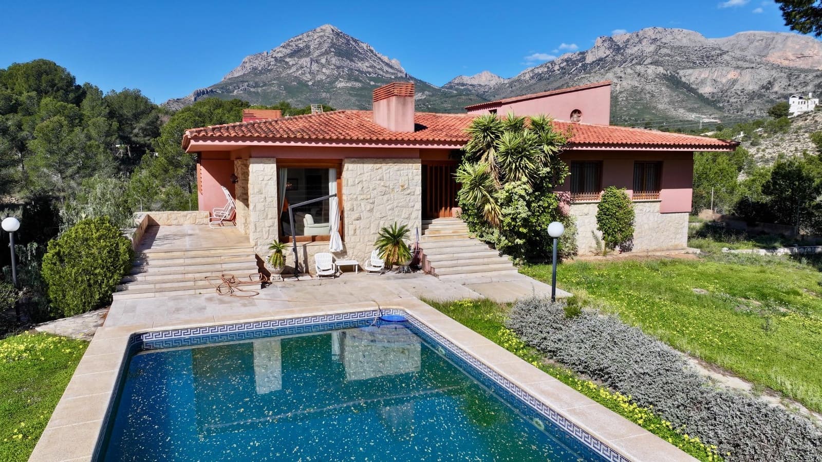 3 makuuhuone Huvila vuokrattavana paikassa La Nucia mukana uima-altaan 
autotalli - 2 500 € (Ref: 9682474)