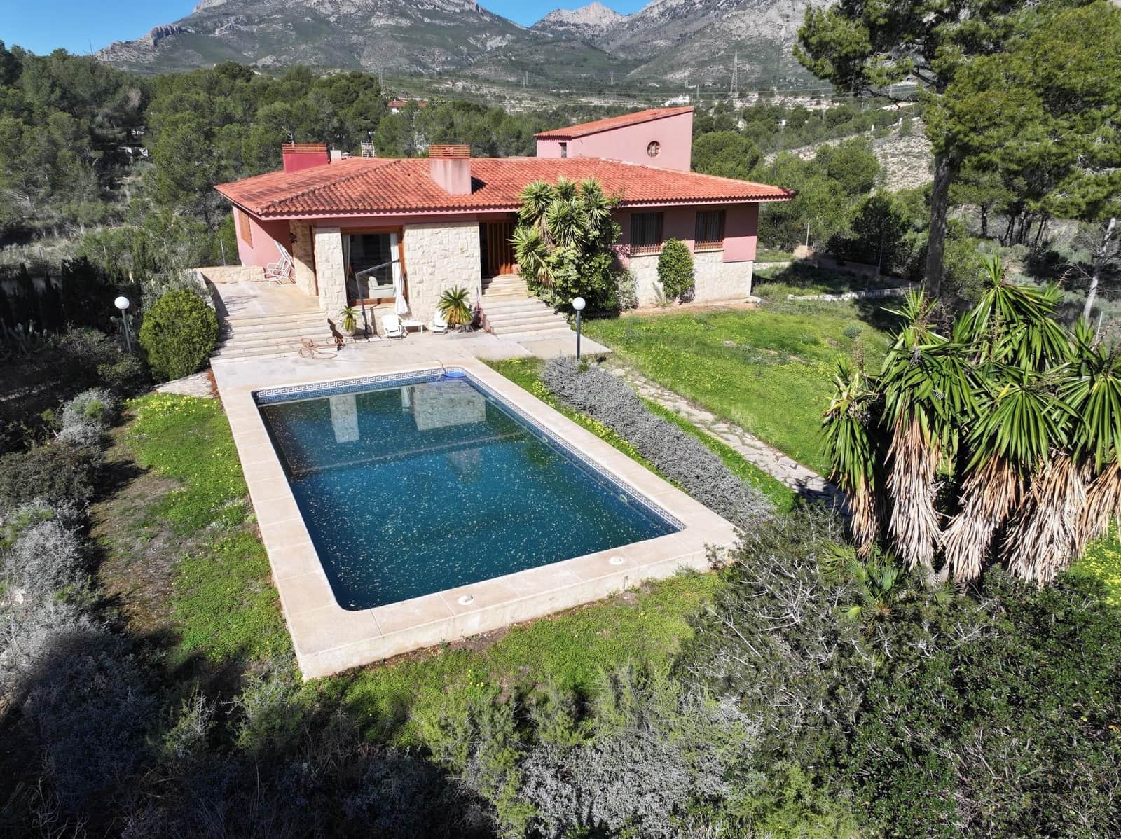 3 makuuhuone Huvila vuokrattavana paikassa La Nucia mukana uima-altaan 
autotalli - 2 500 € (Ref: 9682474)