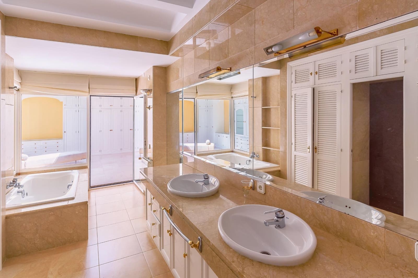 6 slaapkamer Villa te koop in Altea met garage - € 6.300.000 (Ref: 9686364)