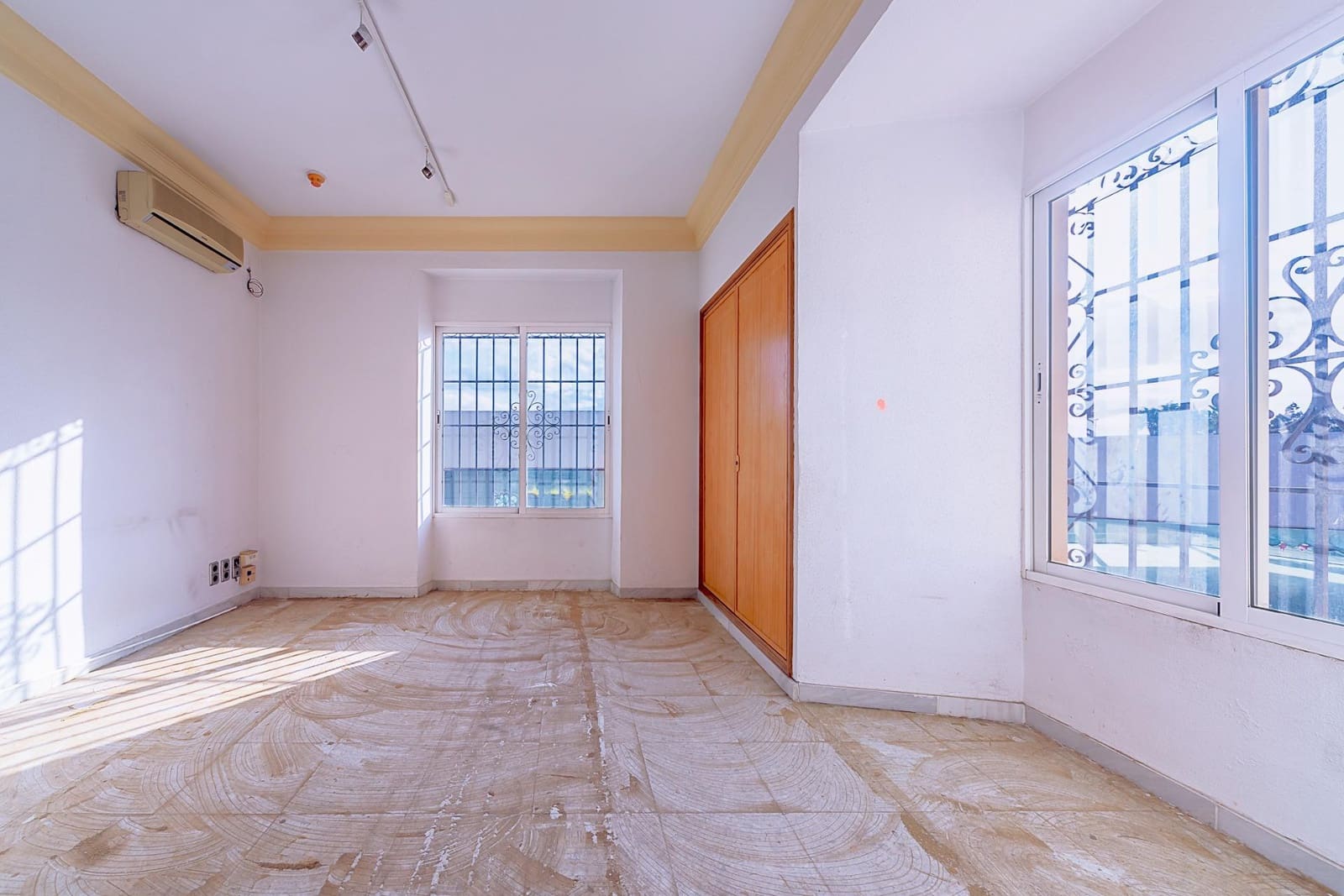 Kommersiell til leie i Santa Faz - € 6 500 (Ref: 9686367)