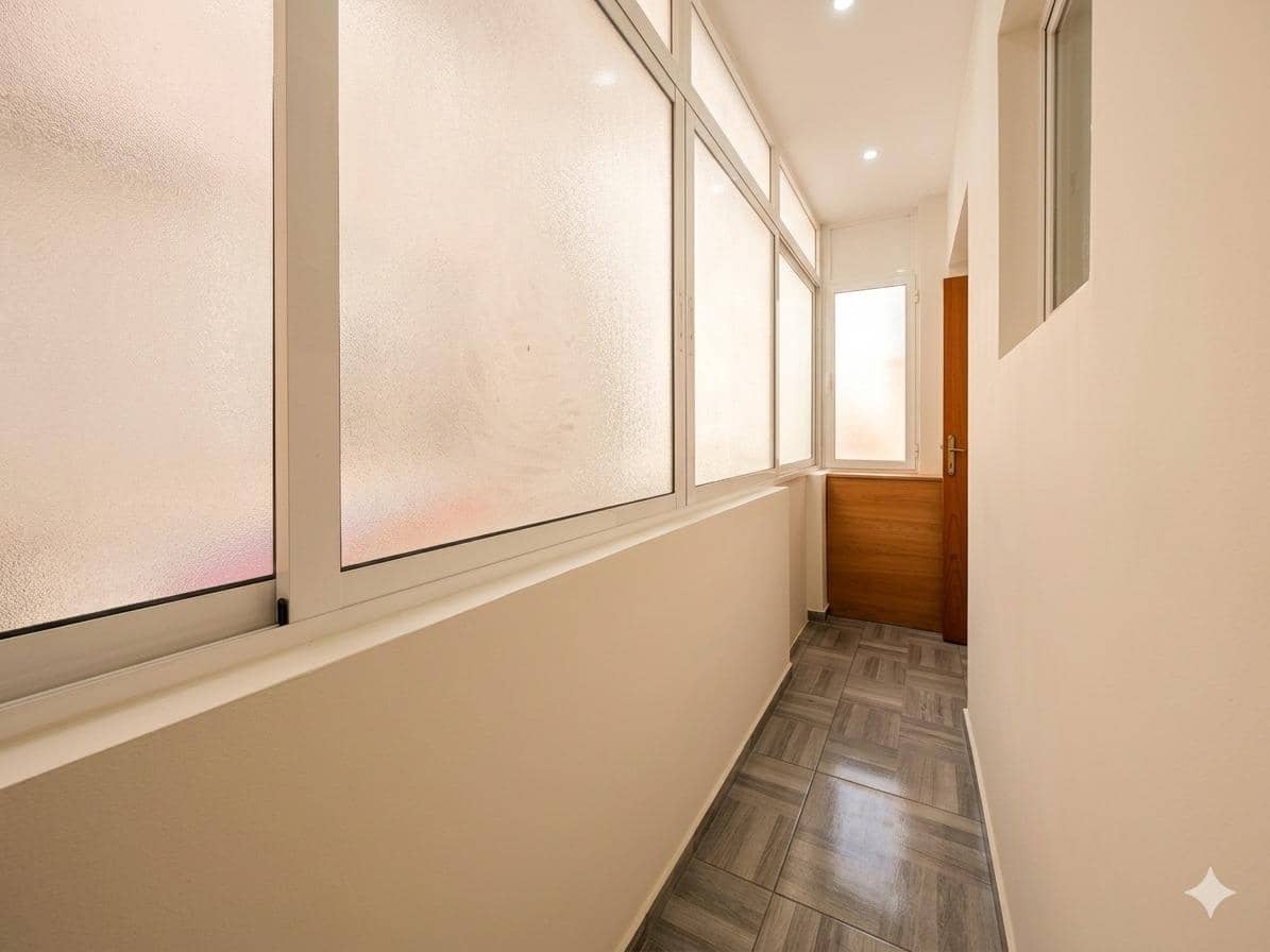 3 bedroom Apartment for sale in Alicante / Alacant city - € 93,000 (Ref: 9711923)