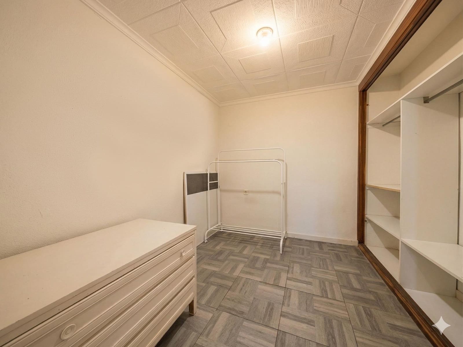 3 bedroom Apartment for sale in Alicante / Alacant city - € 93,000 (Ref: 9711923)