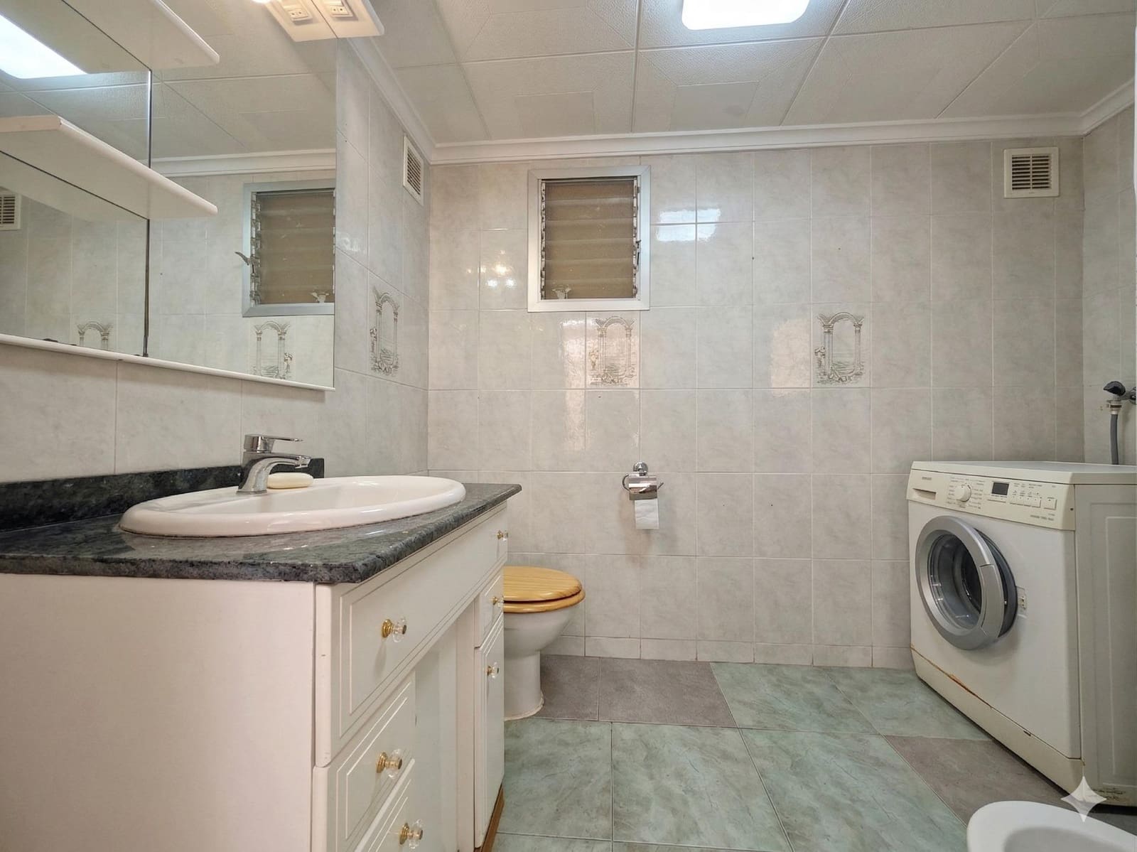 3 bedroom Apartment for sale in Alicante / Alacant city - € 93,000 (Ref: 9711923)