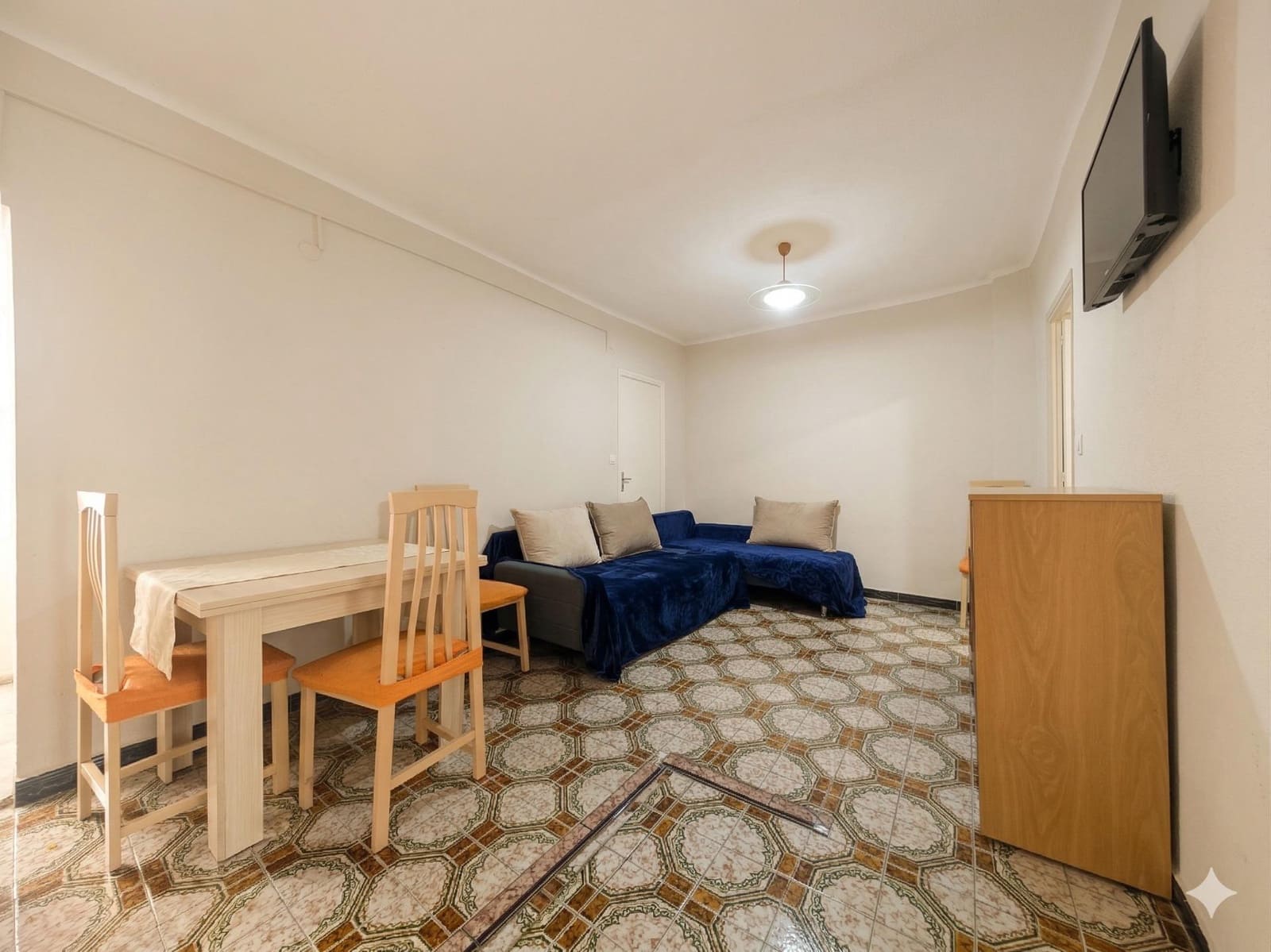 3 bedroom Apartment for sale in Alicante / Alacant city - € 93,000 (Ref: 9711923)