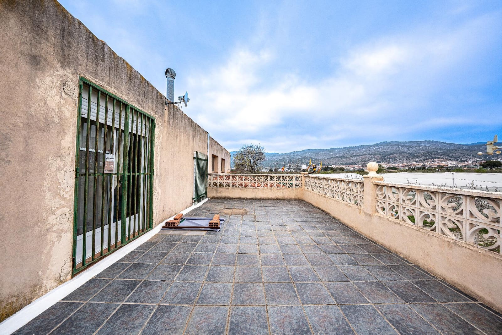 2 bedroom Finca/Country House for sale in Onil with pool garage - € 320,000 (Ref: 9714882)