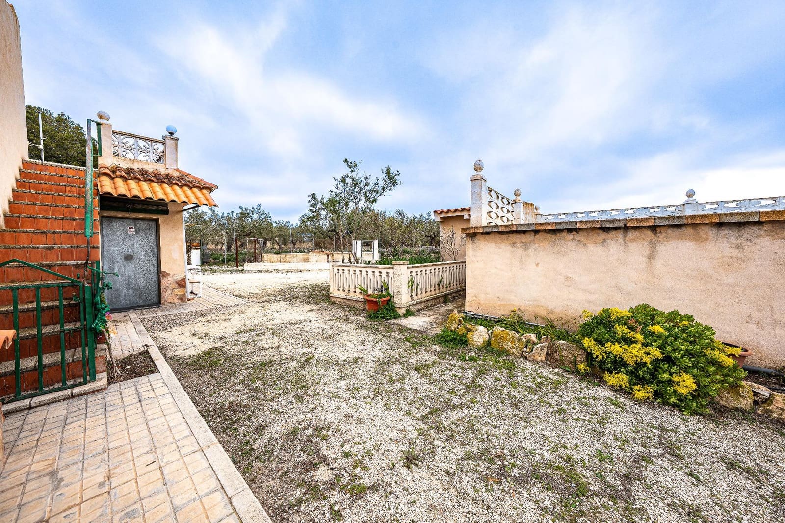 2 bedroom Finca/Country House for sale in Onil with pool garage - € 320,000 (Ref: 9714882)