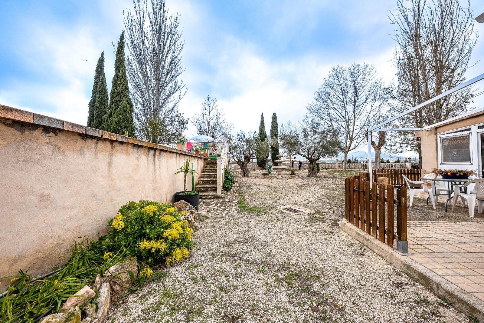 2 bedroom Finca/Country House for sale in Onil with pool garage - € 320,000 (Ref: 9714882)