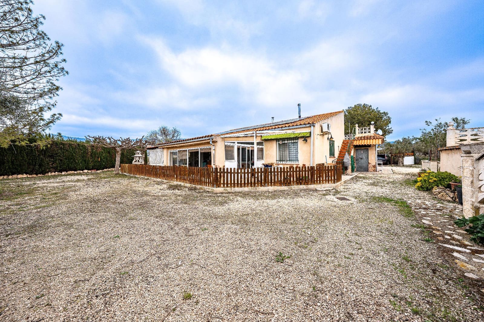 2 bedroom Finca/Country House for sale in Onil with pool garage - € 320,000 (Ref: 9714882)