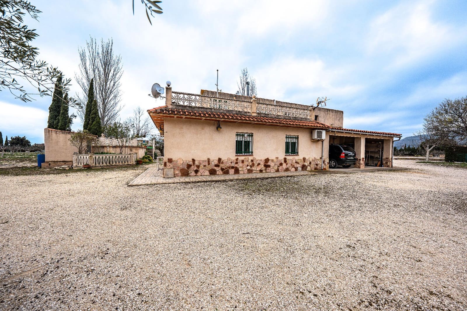 2 bedroom Finca/Country House for sale in Onil with pool garage - € 320,000 (Ref: 9714882)