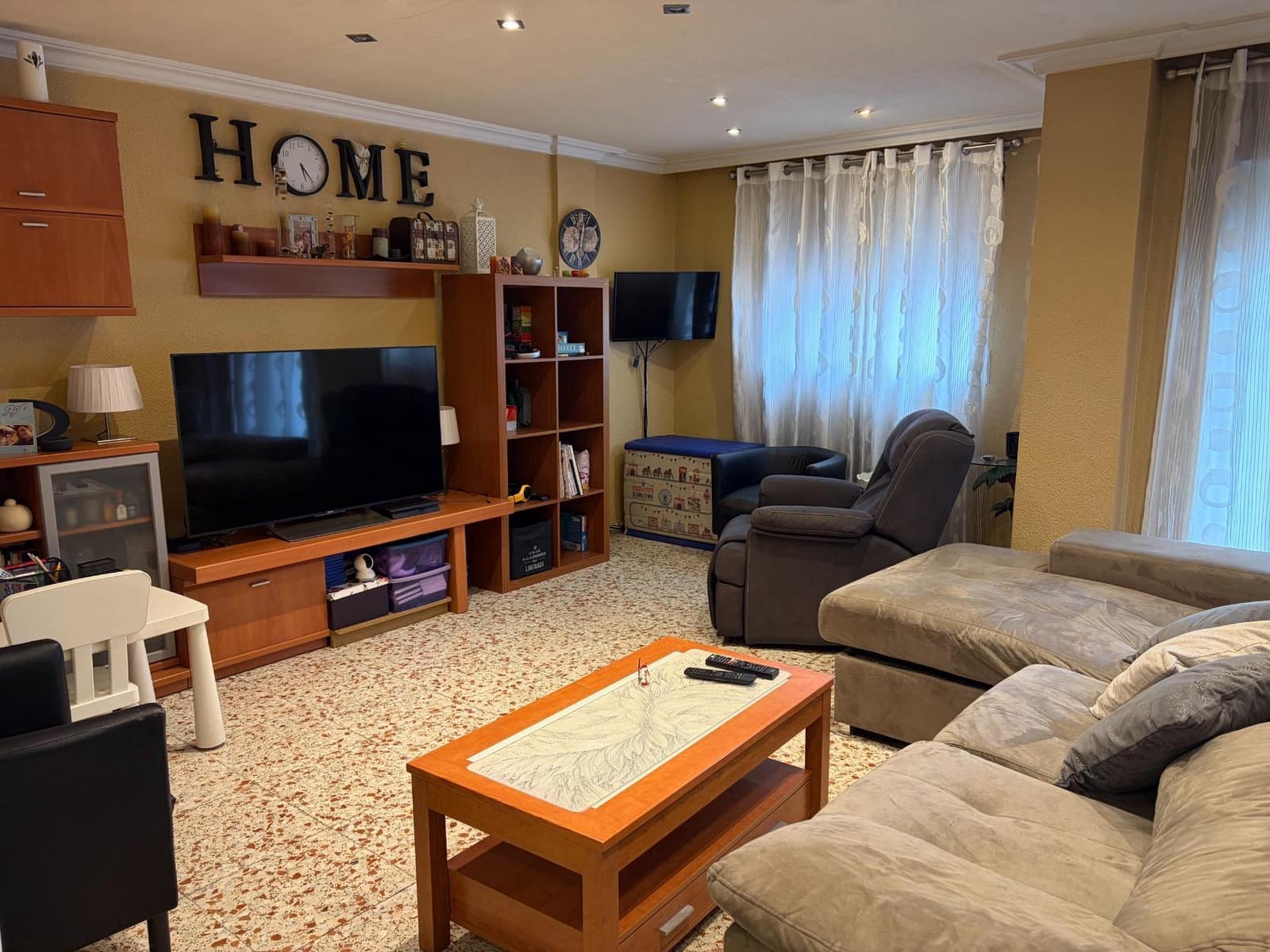 3 bedroom Flat for rent in Elche / Elx - € 850 (Ref: 9714883)