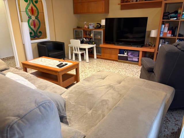 3 sovrum Lägenhet att hyra i Elche / Elx - 850 € (Ref: 9714883)