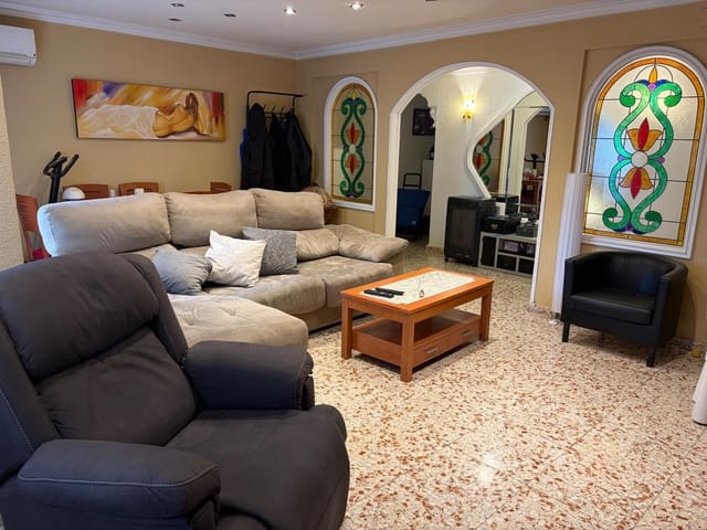 3 sovrum Lägenhet att hyra i Elche / Elx - 850 € (Ref: 9714883)