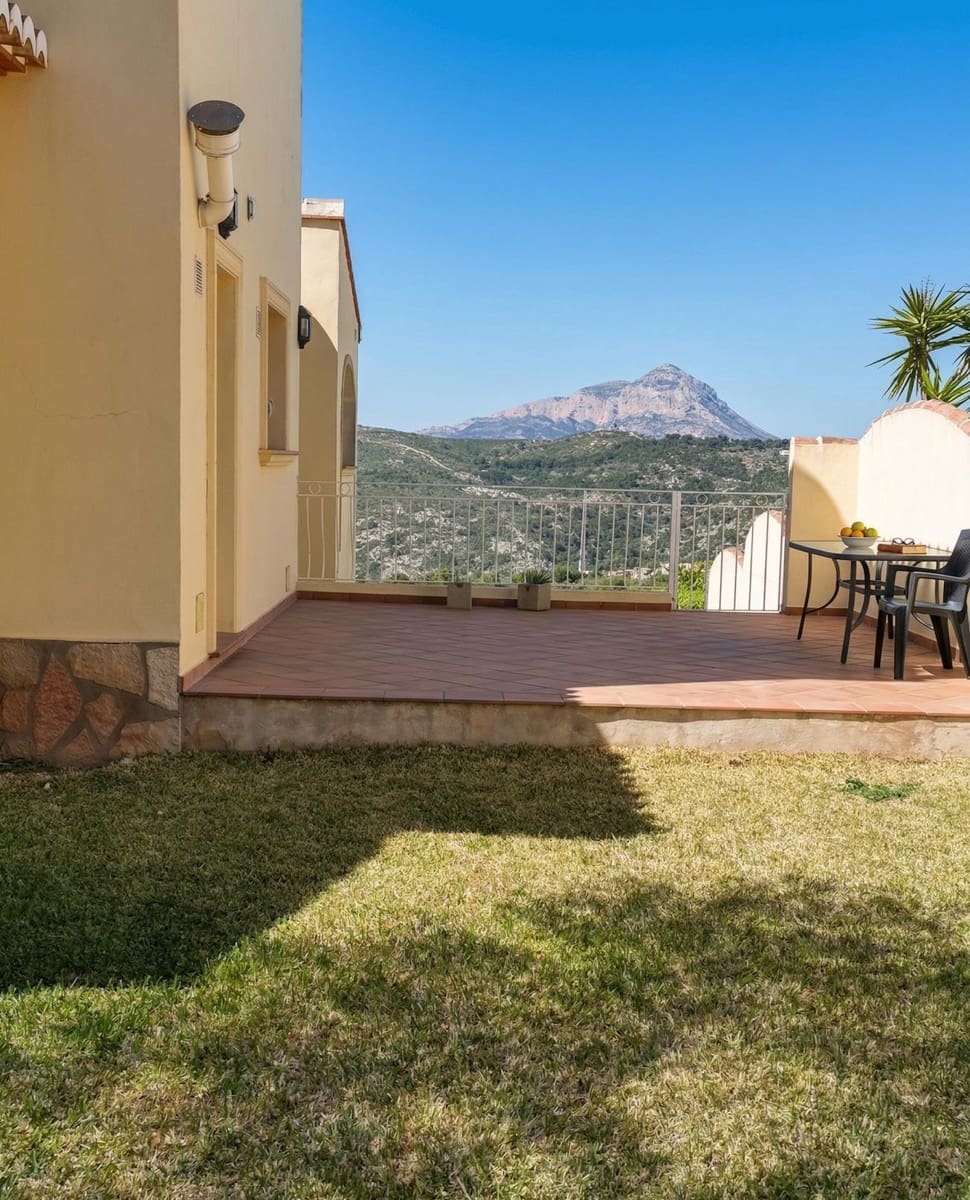 Villa/Maison de 3 chambres à louer à Javea / Xabia avec piscine garage - 2 750 € (Ref: 9714884)