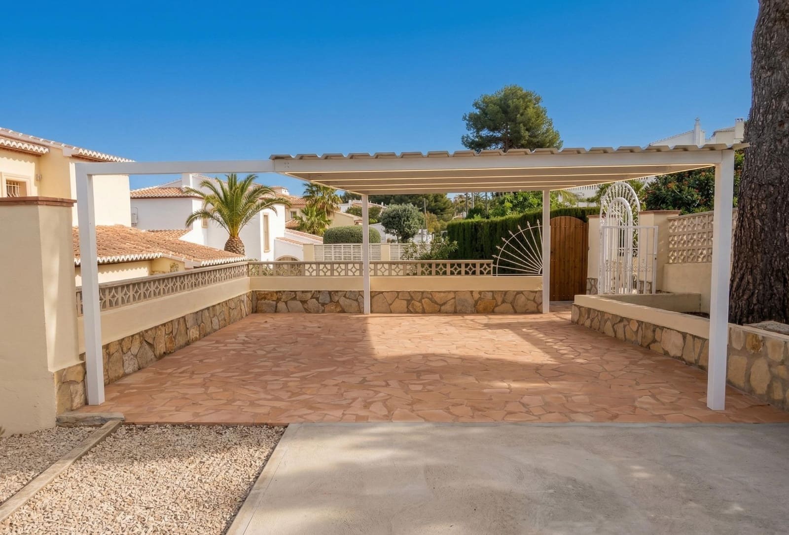 Villa/Maison de 3 chambres à louer à Javea / Xabia avec piscine garage - 2 750 € (Ref: 9714884)