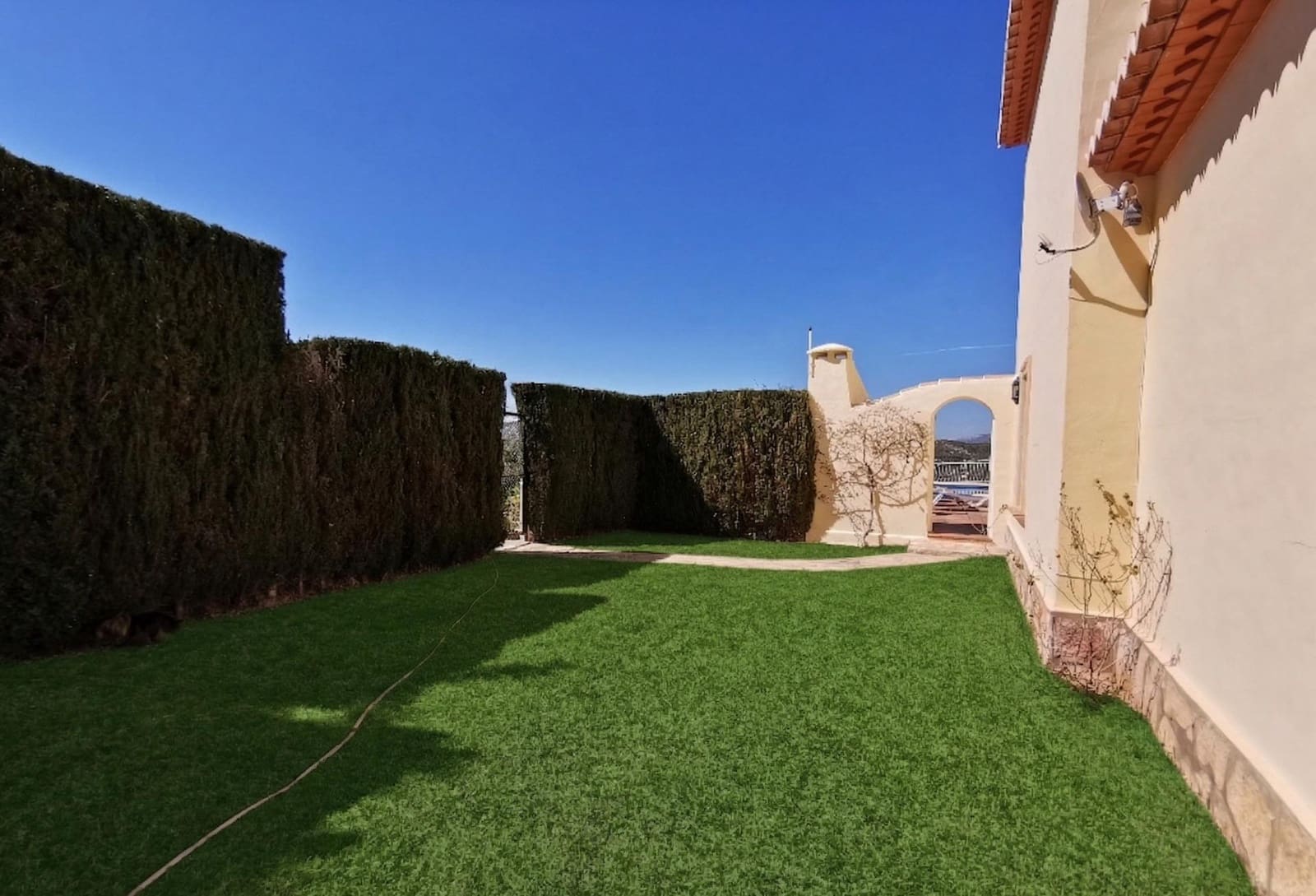 Villa/Maison de 3 chambres à louer à Javea / Xabia avec piscine garage - 2 750 € (Ref: 9714884)