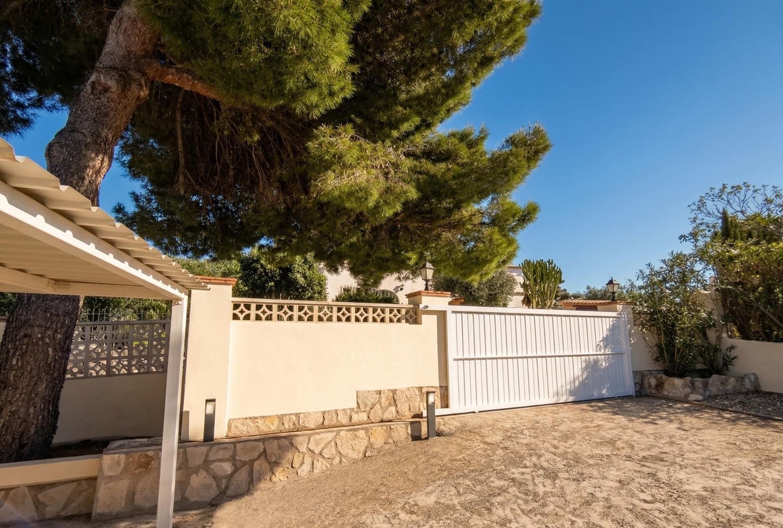 Villa/Maison de 3 chambres à louer à Javea / Xabia avec piscine garage - 2 750 € (Ref: 9714884)