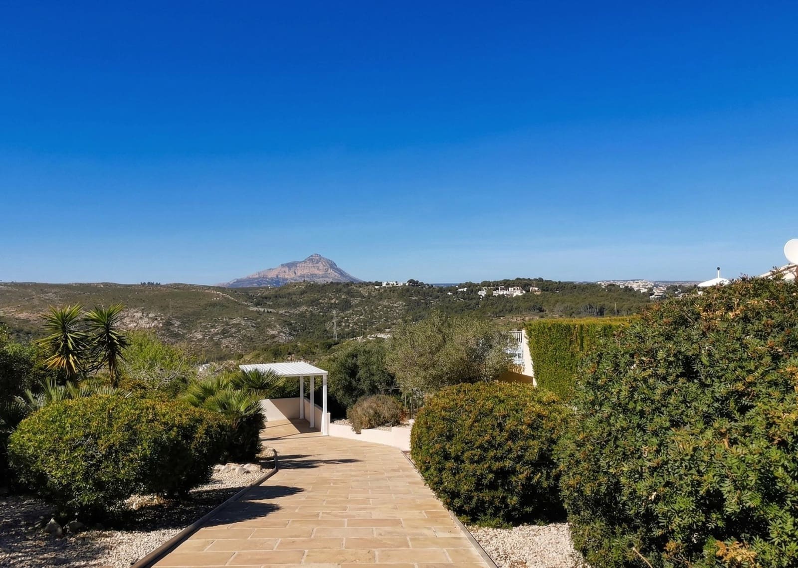 Villa/Maison de 3 chambres à louer à Javea / Xabia avec piscine garage - 2 750 € (Ref: 9714884)