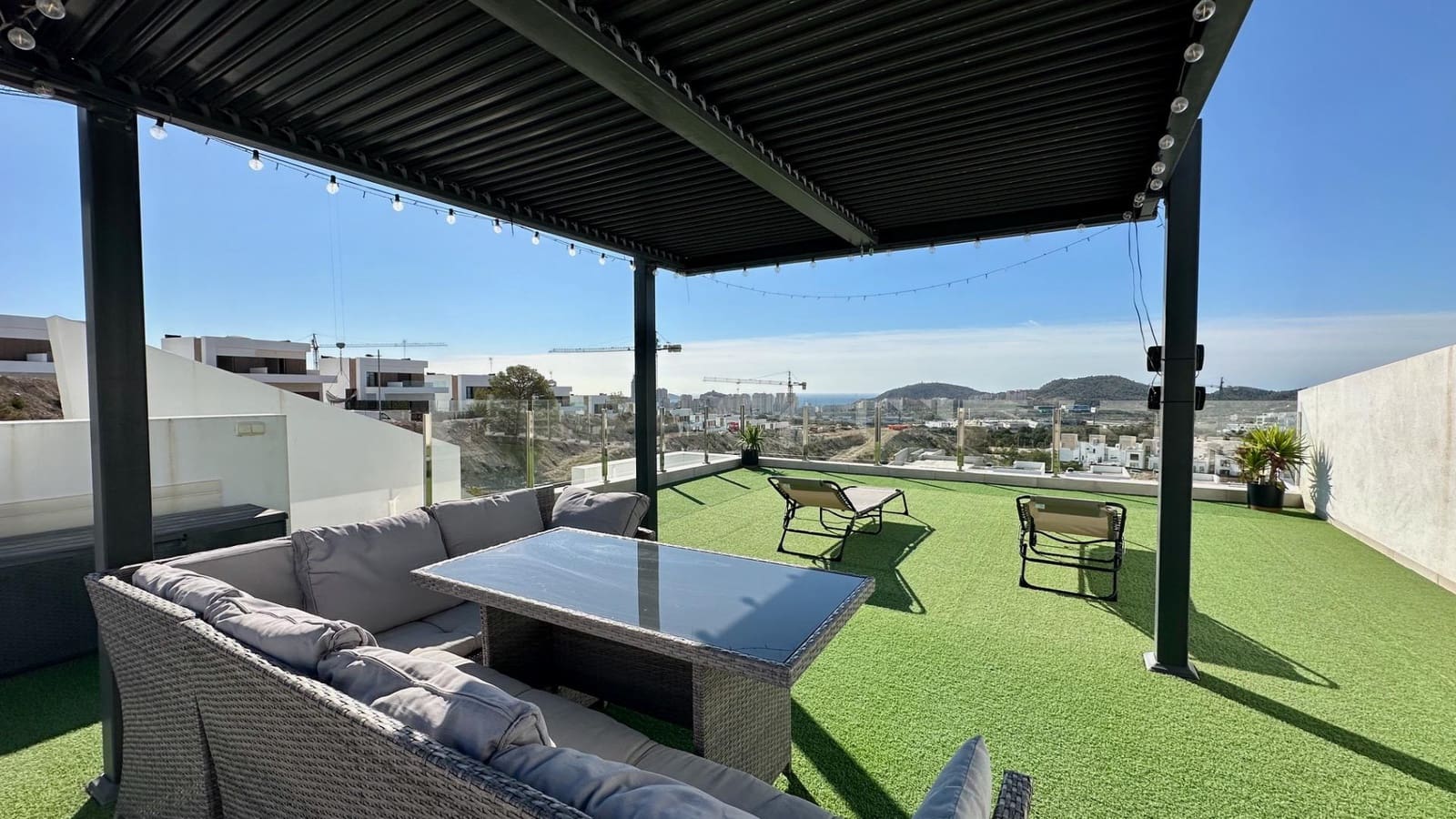 2 soveværelse Penthouse til leje i Finestrat med swimmingpool garage - € 1.690 (Ref: 9735541)