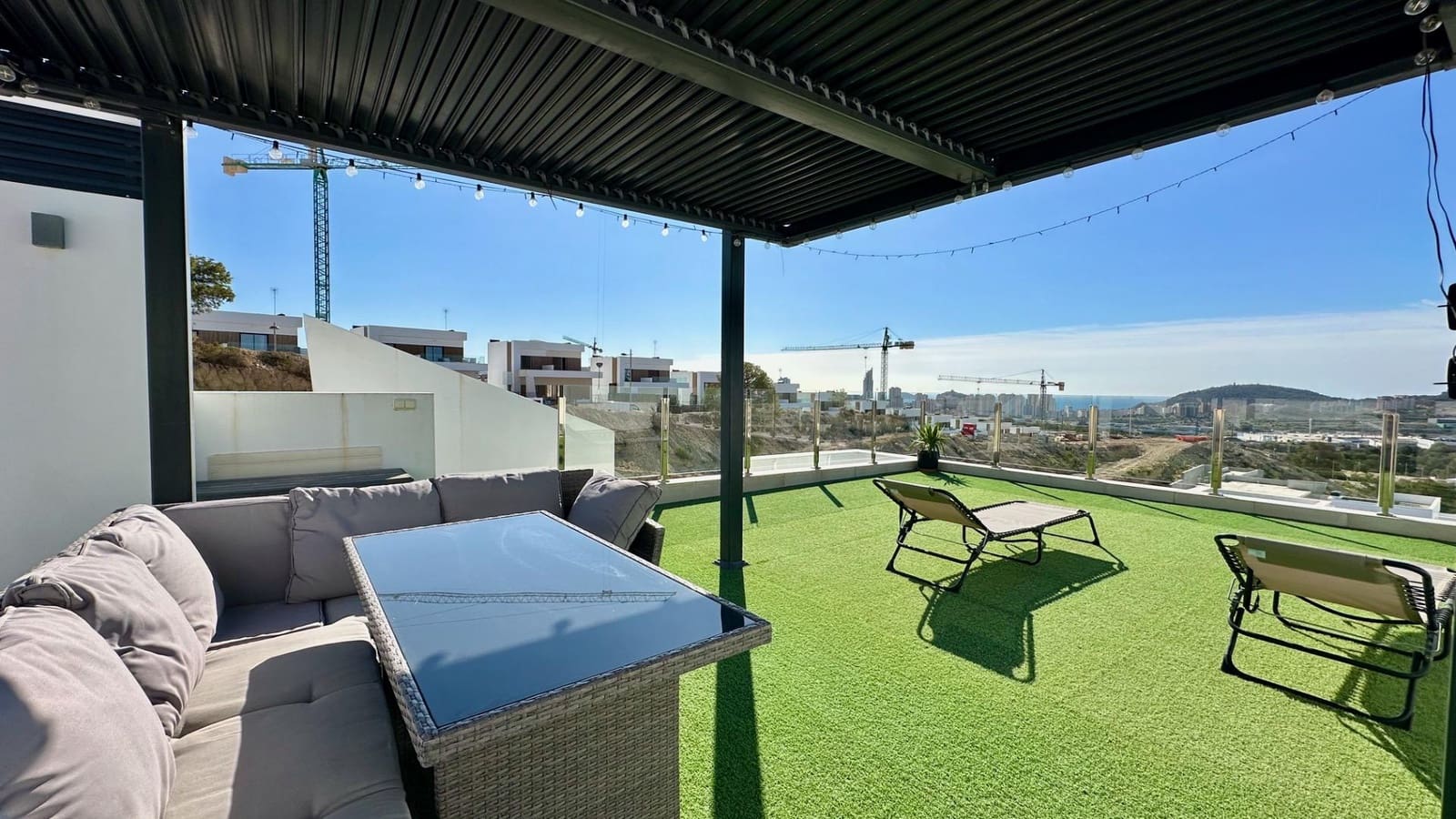 2 soveværelse Penthouse til leje i Finestrat med swimmingpool garage - € 1.690 (Ref: 9735541)