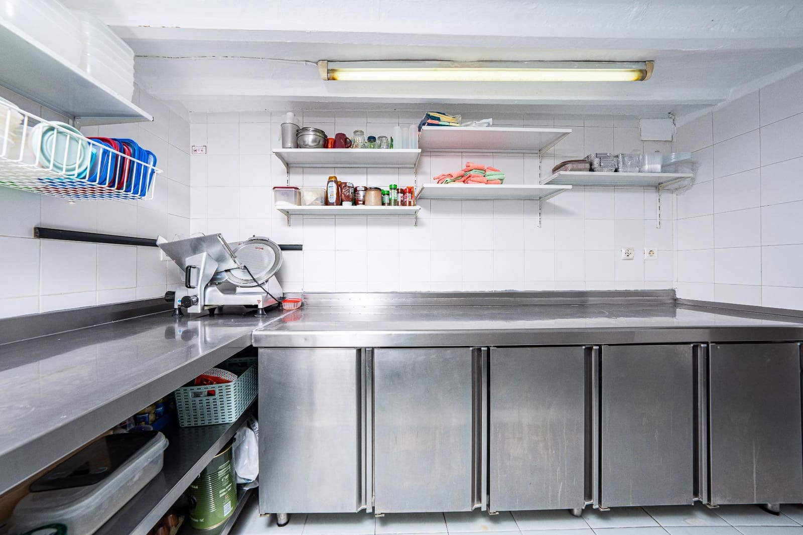 2 bedroom Commercial for sale in La Villajoyosa / Vila Joiosa - € 299,000 (Ref: 9735542)