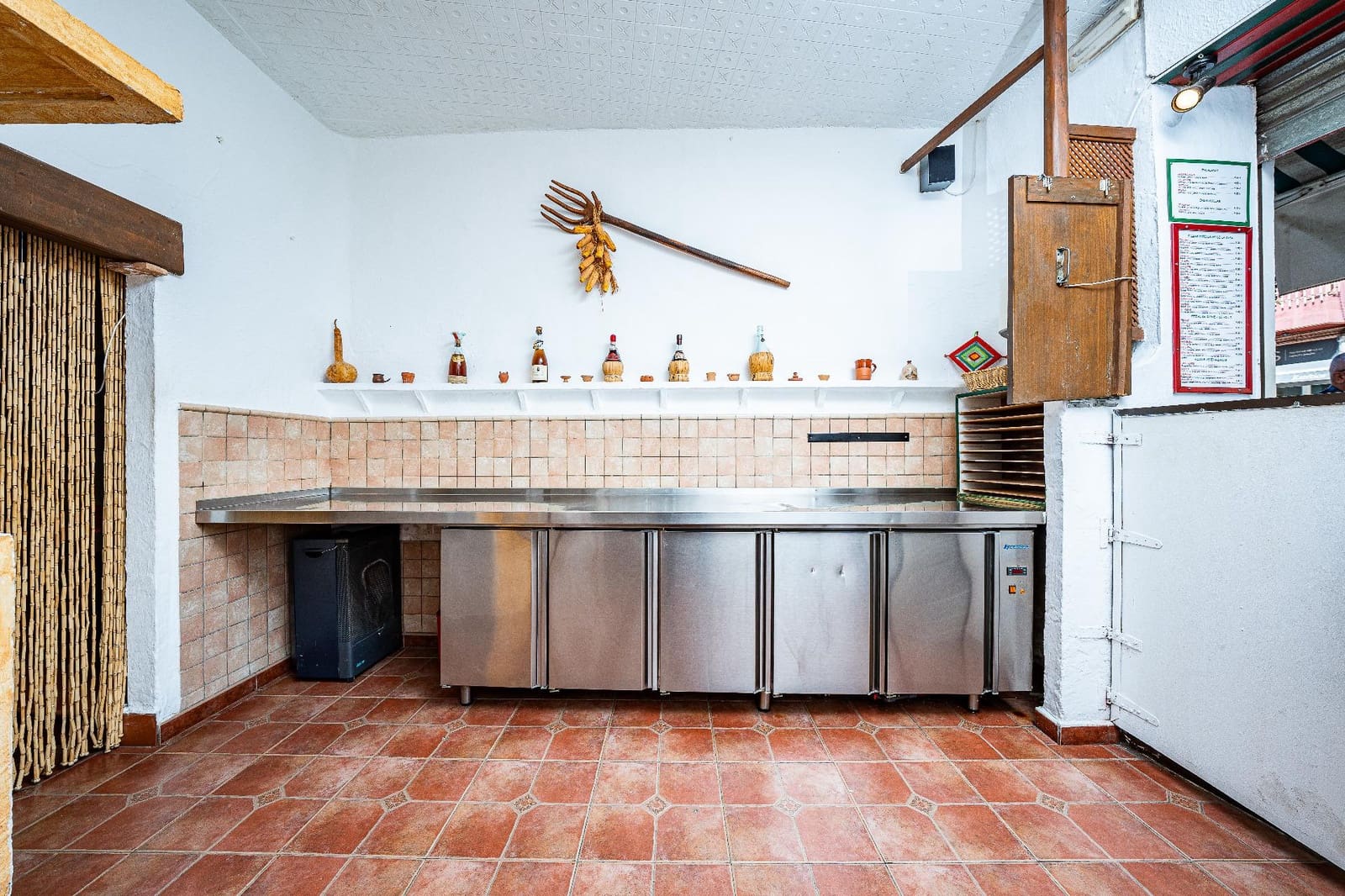 2 bedroom Commercial for sale in La Villajoyosa / Vila Joiosa - € 299,000 (Ref: 9735542)