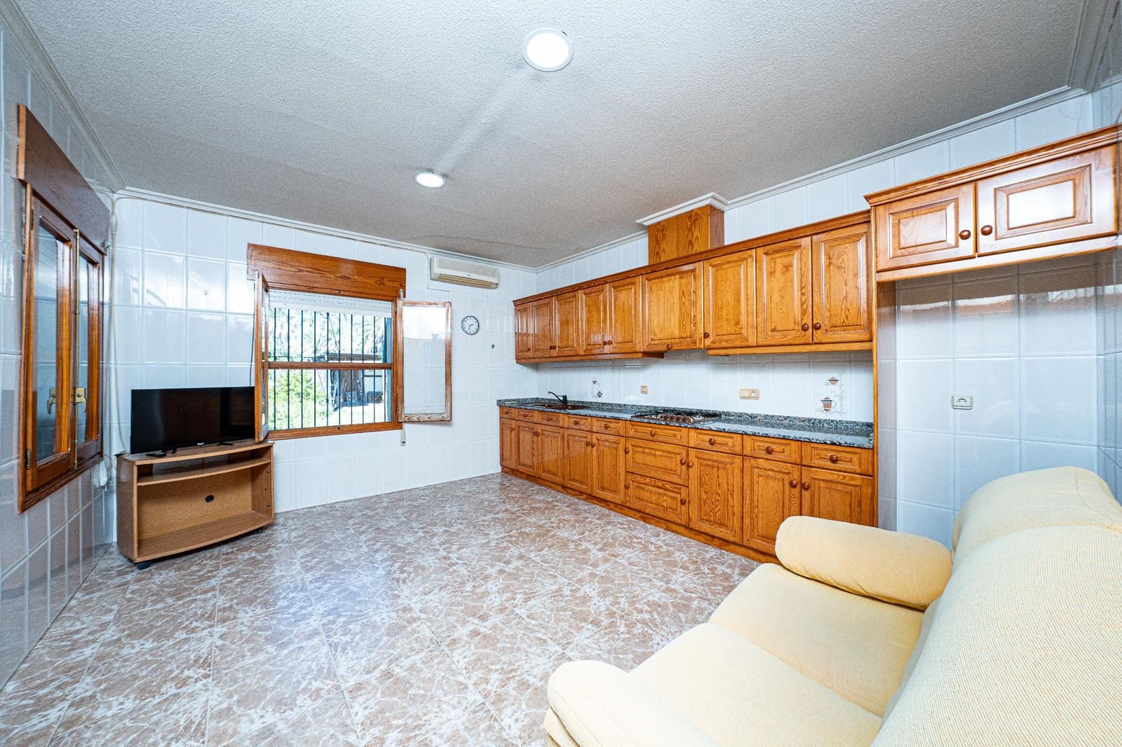 6 bedroom Villa for sale in Elche / Elx - € 380,000 (Ref: 9738494)
