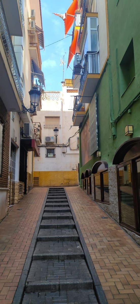 Hotel de 6 habitaciones en Benidorm en venta - 746.000 € (Ref: 9741711)