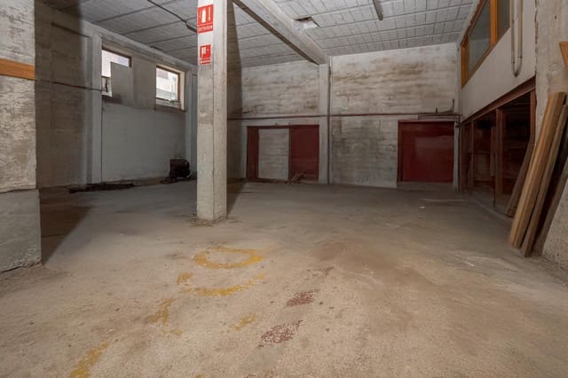 Kaupallinen myytävänä paikassa Pego - 179 000 € (Ref: 9743099)