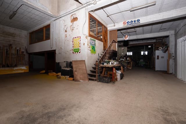 Kaupallinen myytävänä paikassa Pego - 179 000 € (Ref: 9743099)