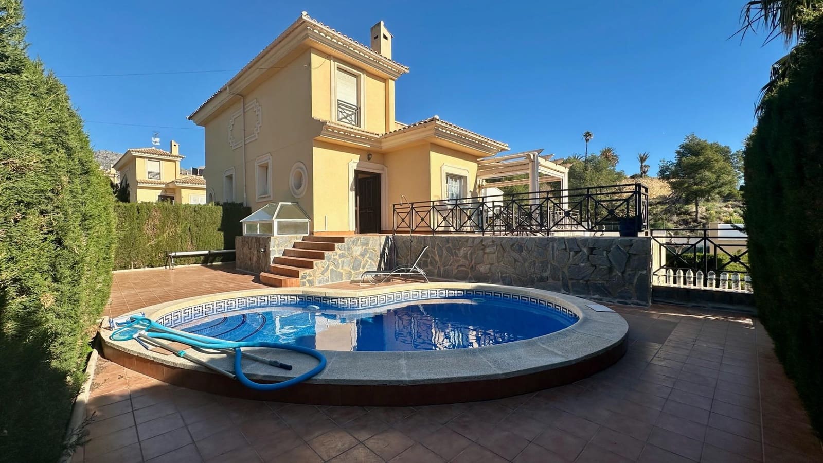3 bedroom Semi-detached Villa for rent in La Nucia with pool - € 2,300 (Ref: 9747016)