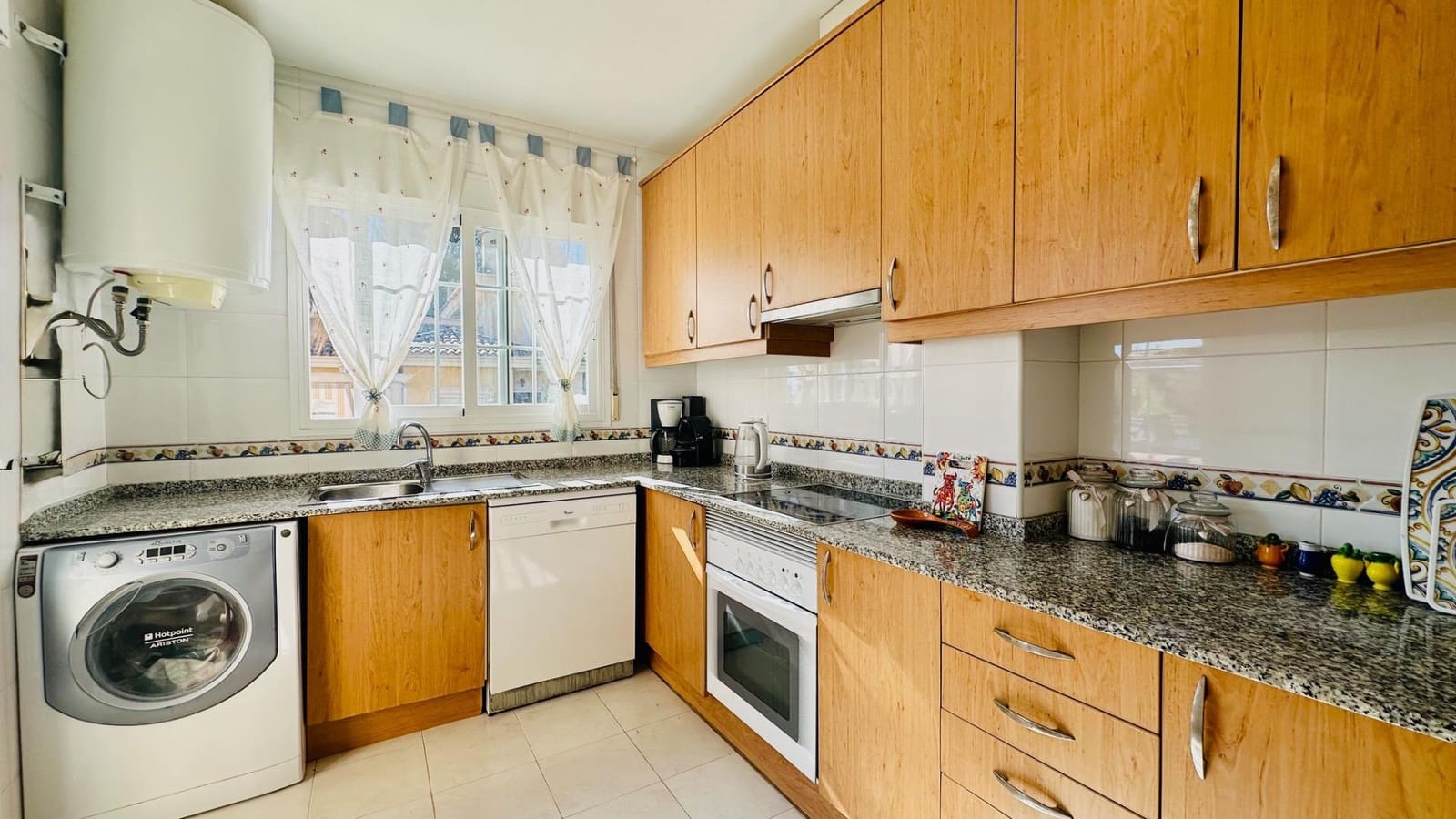 3 bedroom Semi-detached Villa for rent in La Nucia with pool - € 2,300 (Ref: 9747016)