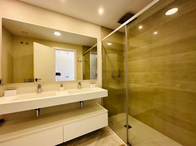 2 soverom Leilighet til salgs i Playa Poniente, Benidorm med svømmebasseng - € 614 000 (Ref: 9761934)