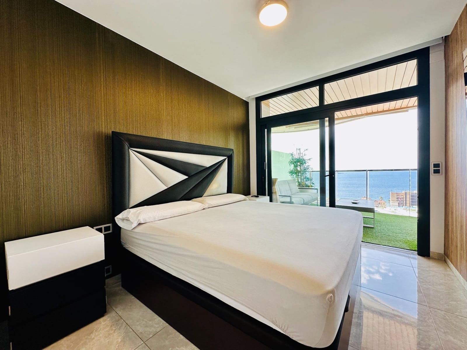 2 soverom Leilighet til salgs i Benidorm med svømmebasseng - € 614 000 (Ref: 9761934)