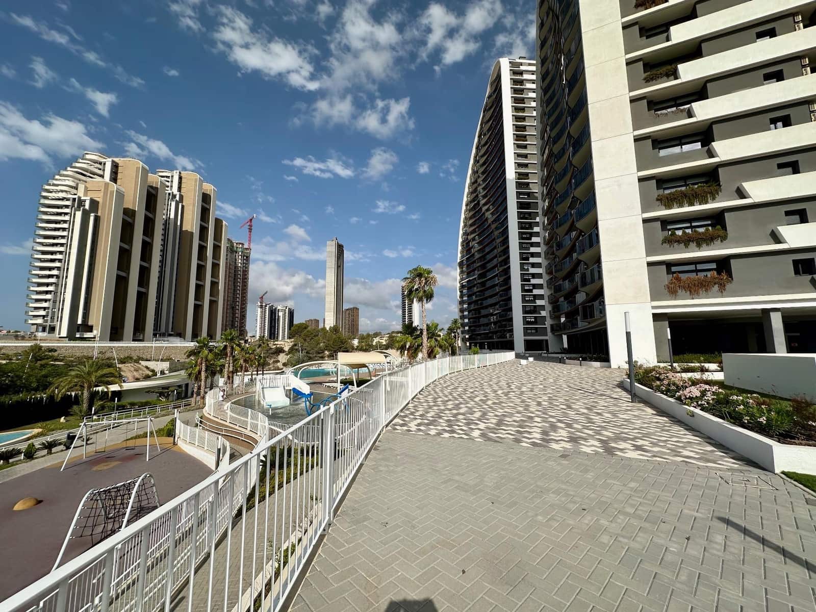 2 soverom Leilighet til salgs i Benidorm med svømmebasseng - € 614 000 (Ref: 9761934)