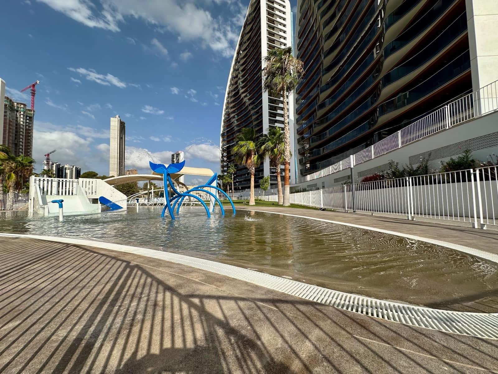 2 soverom Leilighet til salgs i Benidorm med svømmebasseng - € 614 000 (Ref: 9761934)