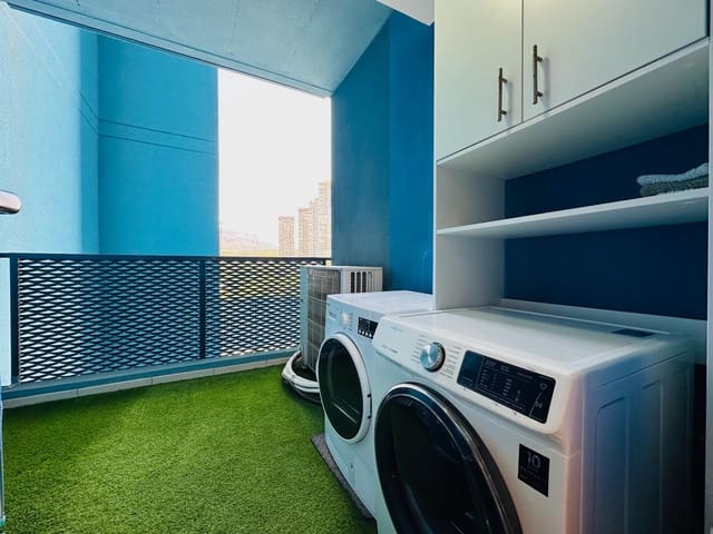 2 soverom Leilighet til salgs i Playa Poniente, Benidorm med svømmebasseng - € 614 000 (Ref: 9761934)