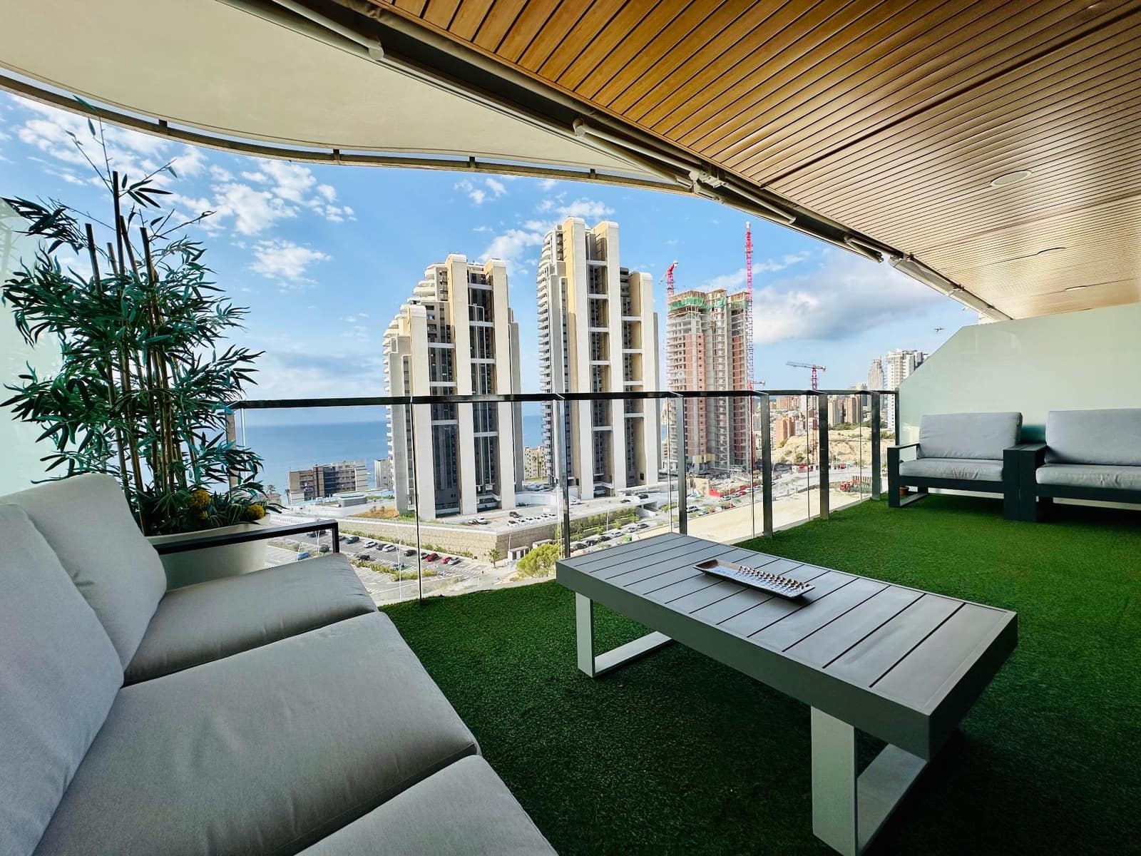 2 soverom Leilighet til salgs i Benidorm med svømmebasseng - € 614 000 (Ref: 9761934)